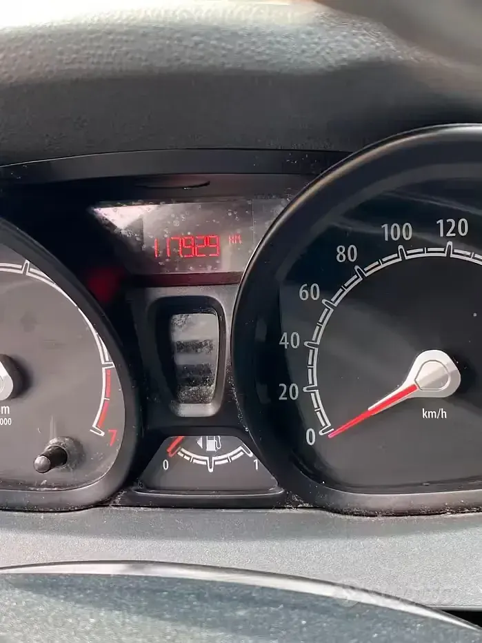 Usado Ford Fiesta 60 HP (44 kW) 2011 Azul Sedan