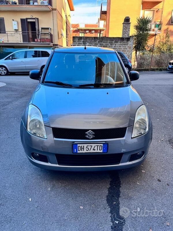Usata 2007 Suzuki Swift Tre volumi | 3000 € (Buon prezzo) - Immagine 1/4
