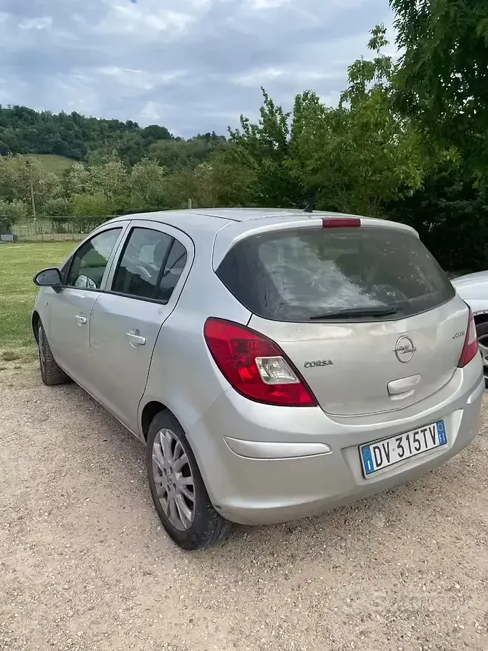 Usata Opel Corsa 75 CV (55 kW) 2009 Grigio Utilitaria