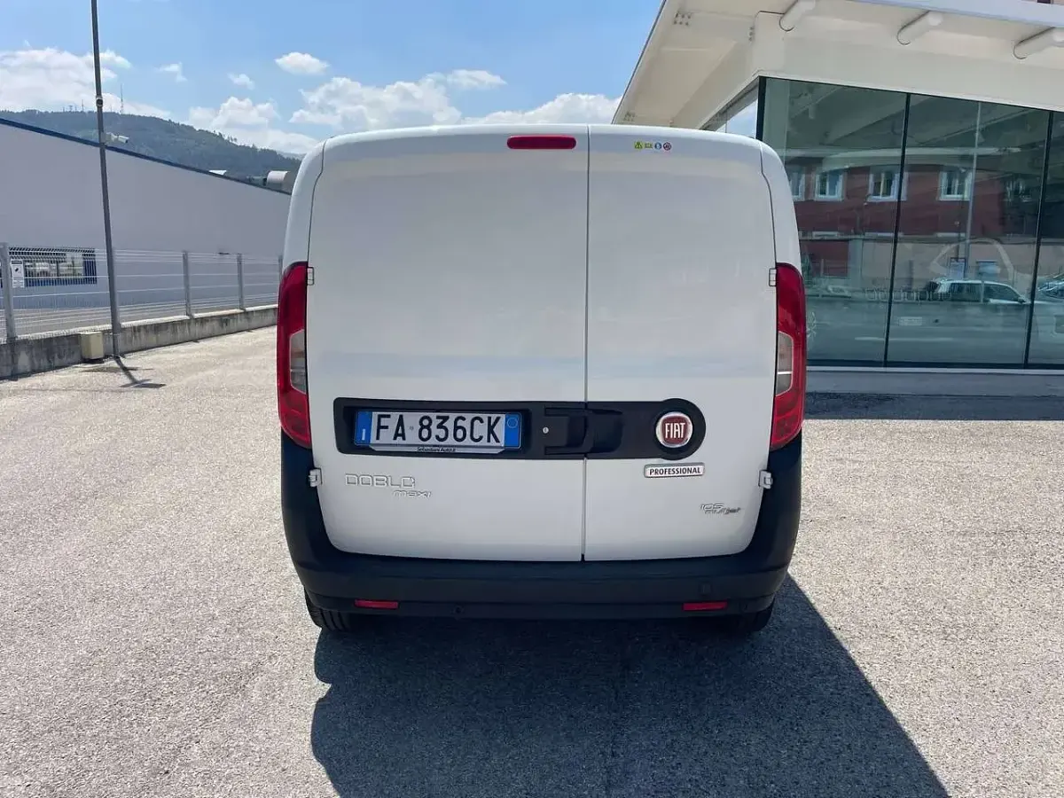 Usata Fiat Doblò 120 CV (88 kW) 2015 Bianco Monovolume