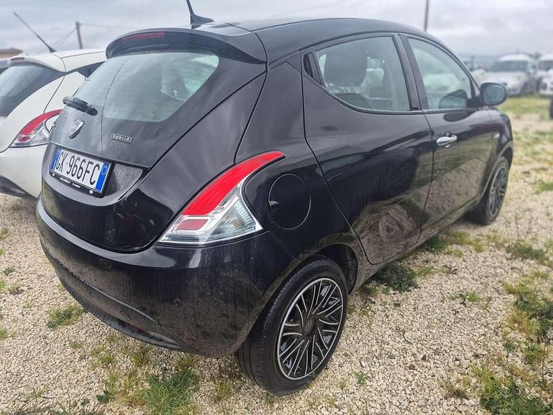 Usata Lancia Ypsilon Gold 69 CV (50 kW) 2022 Nero Utilitaria