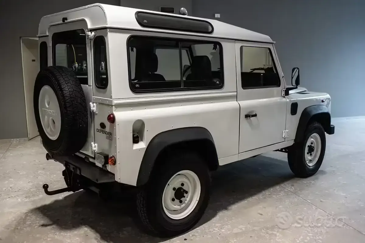 Usata Land Rover Defender 122 CV (89 kW) 2000 Bianco Station wagon