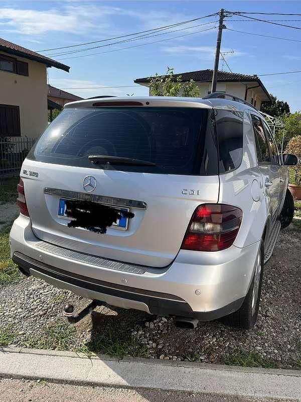 Usata Mercedes ML320 224 CV (164 kW) 2006 Argento SUV