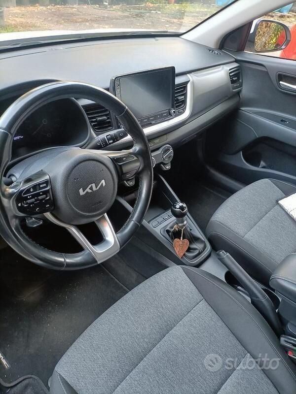 Usata Kia Stonic 84 CV (61 kW) 2022 Bianco SUV