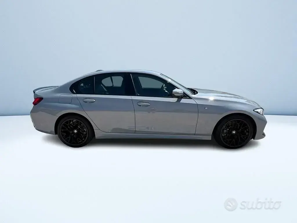 Usata BMW 330 M Sport 286 CV (210 kW) 2024 Grigio metallizzato Berlina