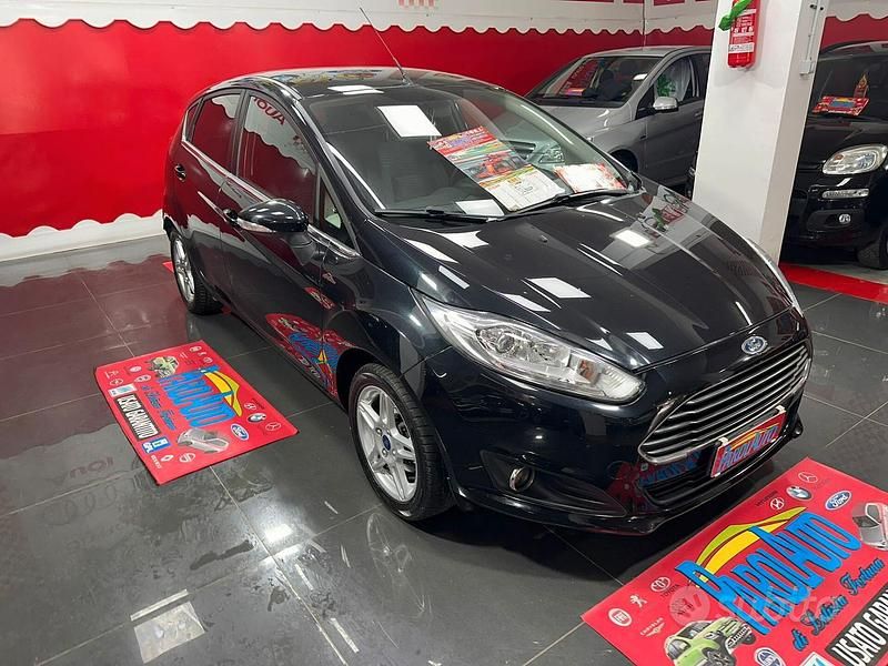 Usata Ford Fiesta Titanium 75 CV (55 kW) 2013 Nero Utilitaria