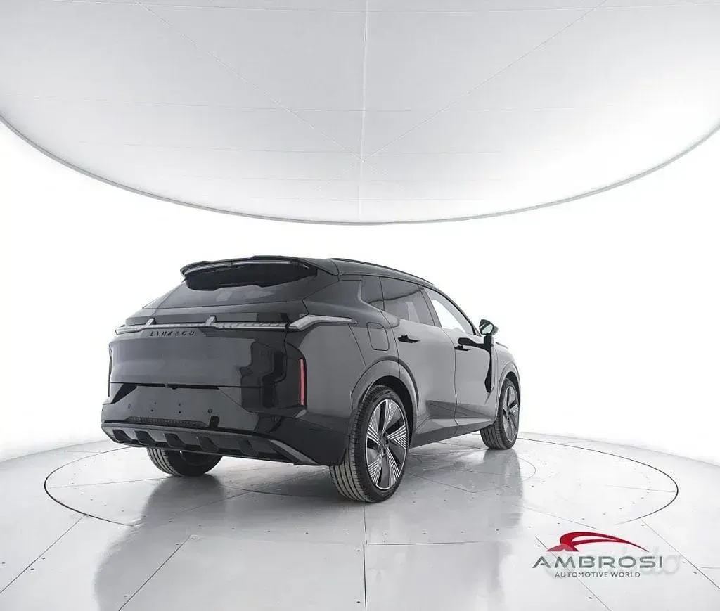 Nuova Lynk & Co 08 211 CV (155 kW) 2026 Back SUV