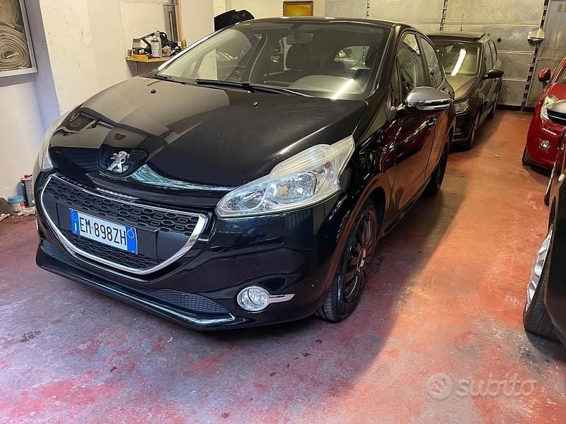 Usata Peugeot 208 Access 68 CV (50 kW) 2012 Nero Utilitaria