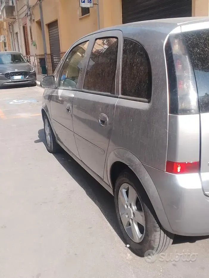 Usata Opel Meriva 101 CV (74 kW) 2005 Grigio Monovolume