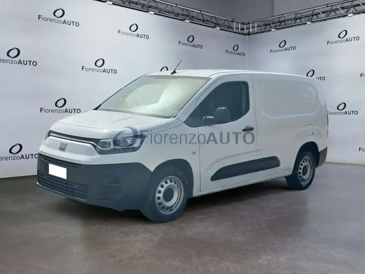Usata Fiat Doblò 90 CV (66 kW) 2023 Bianco Monovolume