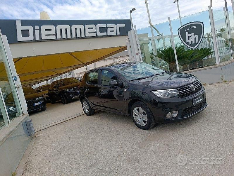 Nero(met.) Usata 2019 Dacia Sandero Comfort Due volumi | 10.900 € (Cara) - Immagine 1/4