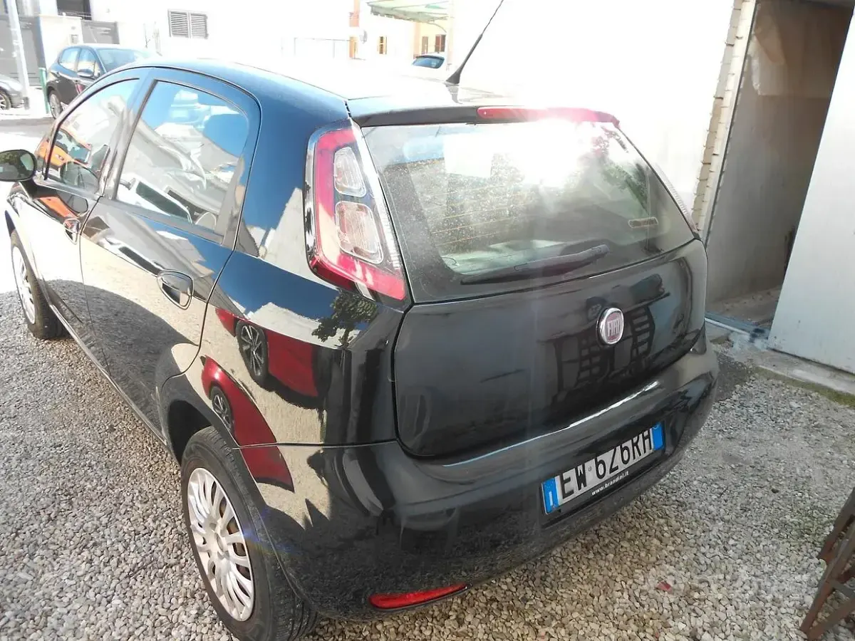 Usata Fiat Punto Lounge 70 CV (51 kW) 2015 Nero Utilitaria