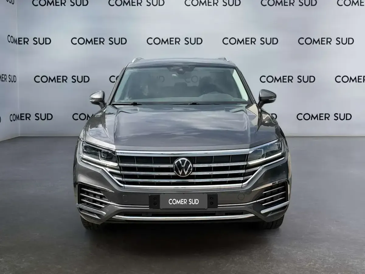 Usata VW Touareg Elegance 286 CV (210 kW) 2023 Argento SUV