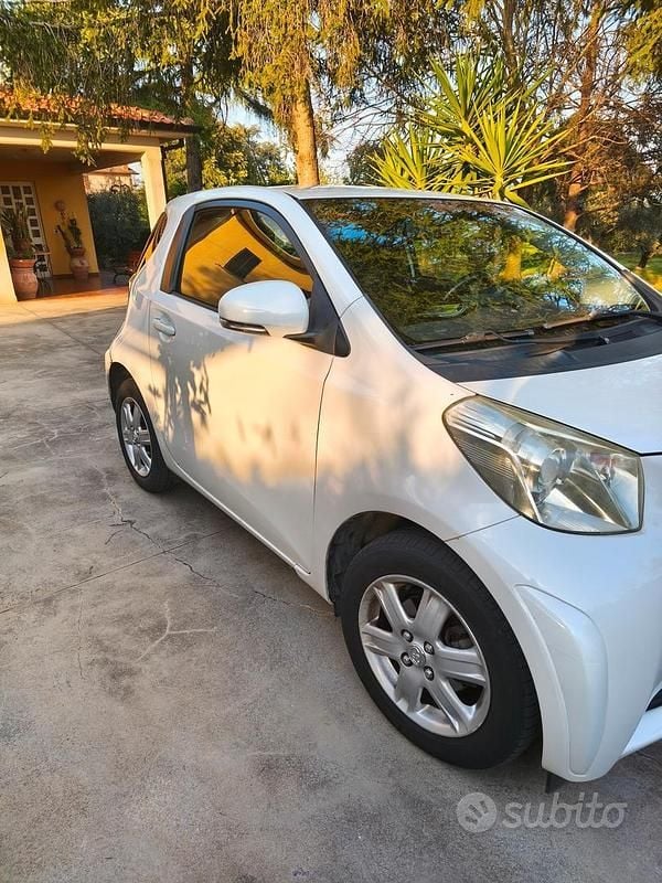 Usata Toyota iQ 98 CV (72 kW) 2009 Bianco Utilitaria