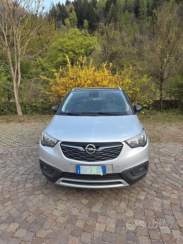 Usata Opel Crossland X Innovation 99 CV (72 kW) 2017 Argento SUV