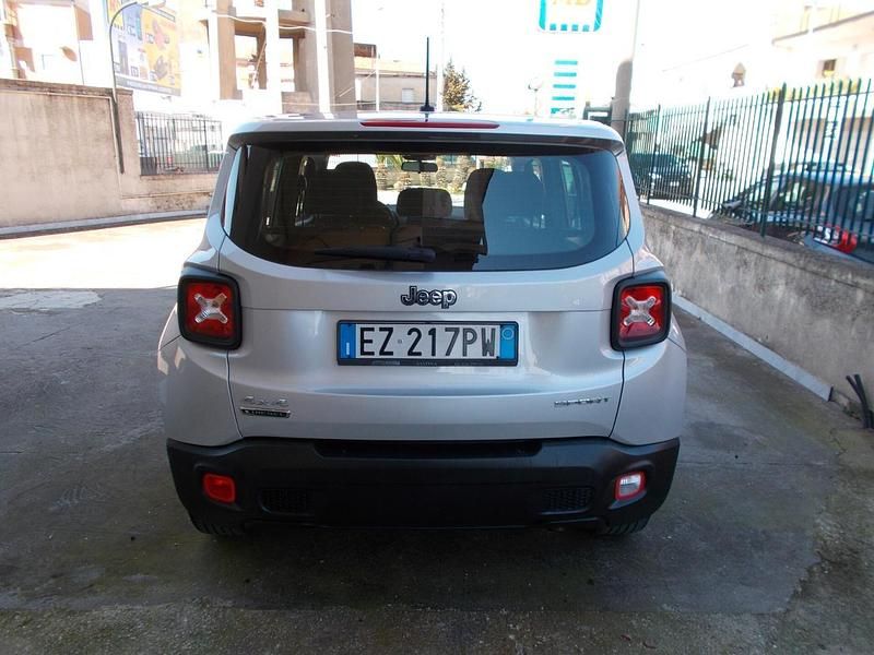 Usata Jeep Renegade Sport 120 CV (88 kW) 2015 Argento SUV