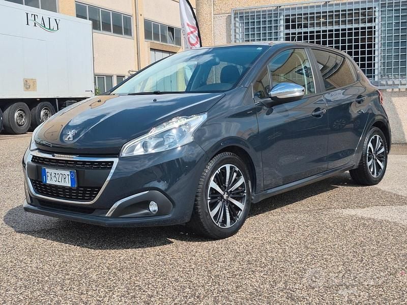 Usata Peugeot 208 Signature Sky 102 CV (75 kW) 2019 Grigio Utilitaria