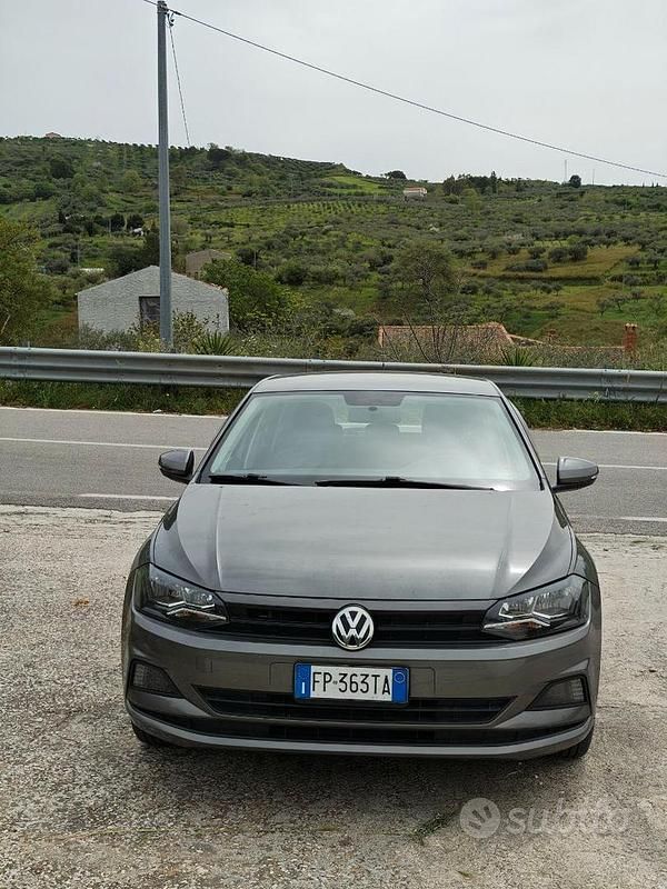 Usata VW Polo Trendline 80 CV (58 kW) 2018 Grigio Utilitaria