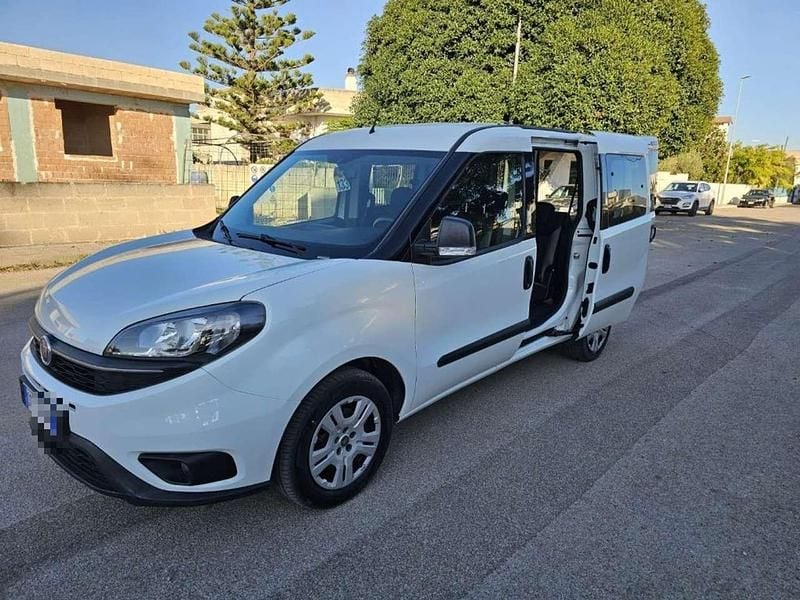 Bianco Usata 2020 Fiat Doblò Lounge Monovolume | 13.300 € (Buon prezzo) - Immagine 1/4