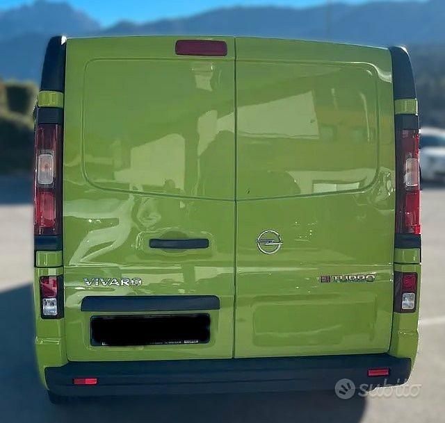 Usata Opel Vivaro 145 CV (106 kW) 2017 Verde Monovolume