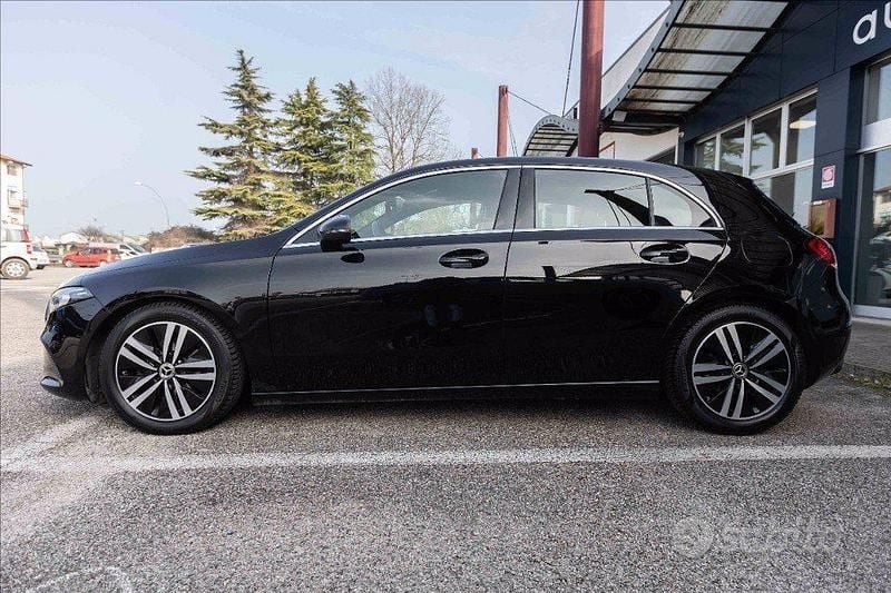Usata Mercedes A180 116 CV (85 kW) 2020 Nero Berlina