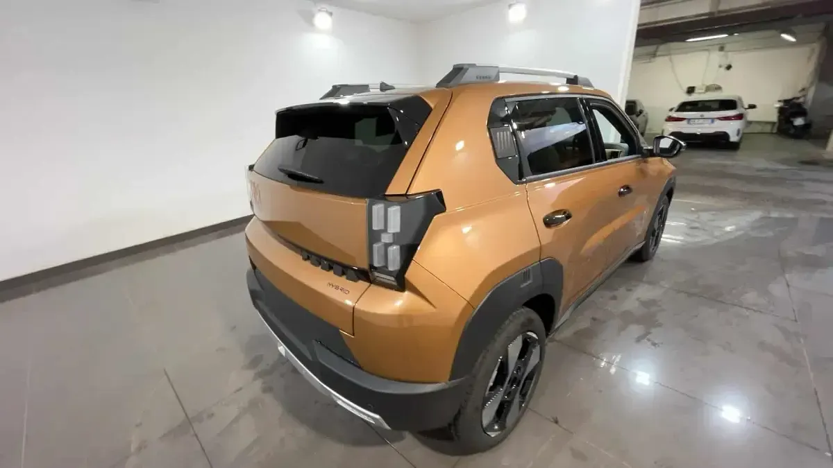 Nuova Fiat Grande Panda La Prima 100 CV (73 kW) 2025 724  bronzo luna Utilitaria