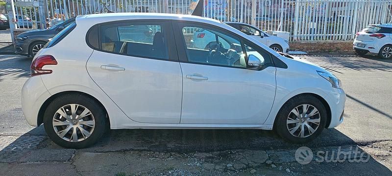 Bianco Usata 2019 Peugeot 208 S Due volumi | 8900 € (Super prezzo) - Immagine 1/4