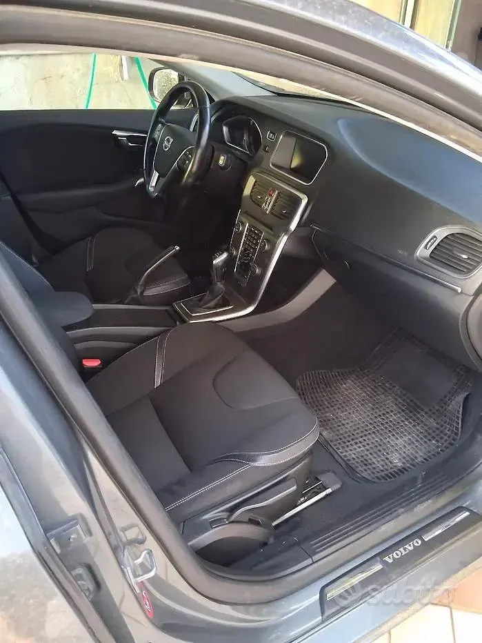 Usata Volvo V40 150 CV (110 kW) 2015 Berlina