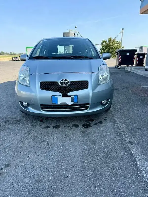 Usata Toyota Yaris Sol 90 CV (66 kW) 2006 Utilitaria