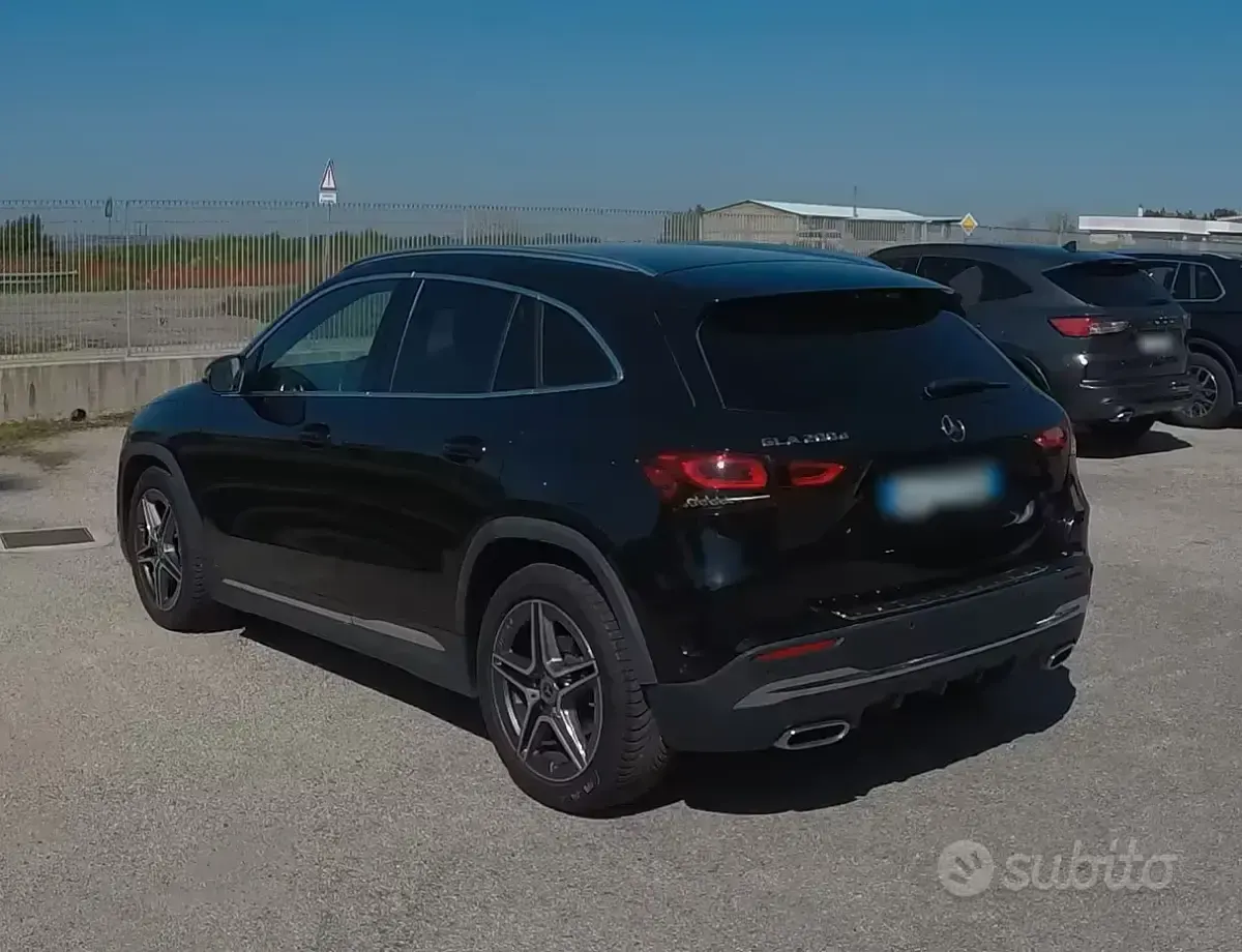 Usata Mercedes GLA200 AMG Line Premium 150 CV (110 kW) 2022 Nero SUV