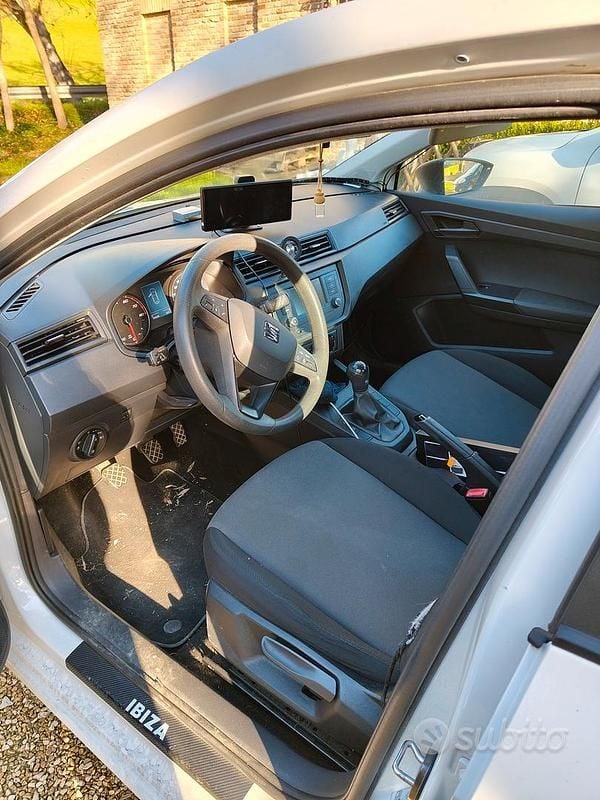 Bianco Usata 2018 Seat Ibiza Due volumi | 6000 € (Buon prezzo) - Immagine 1/4