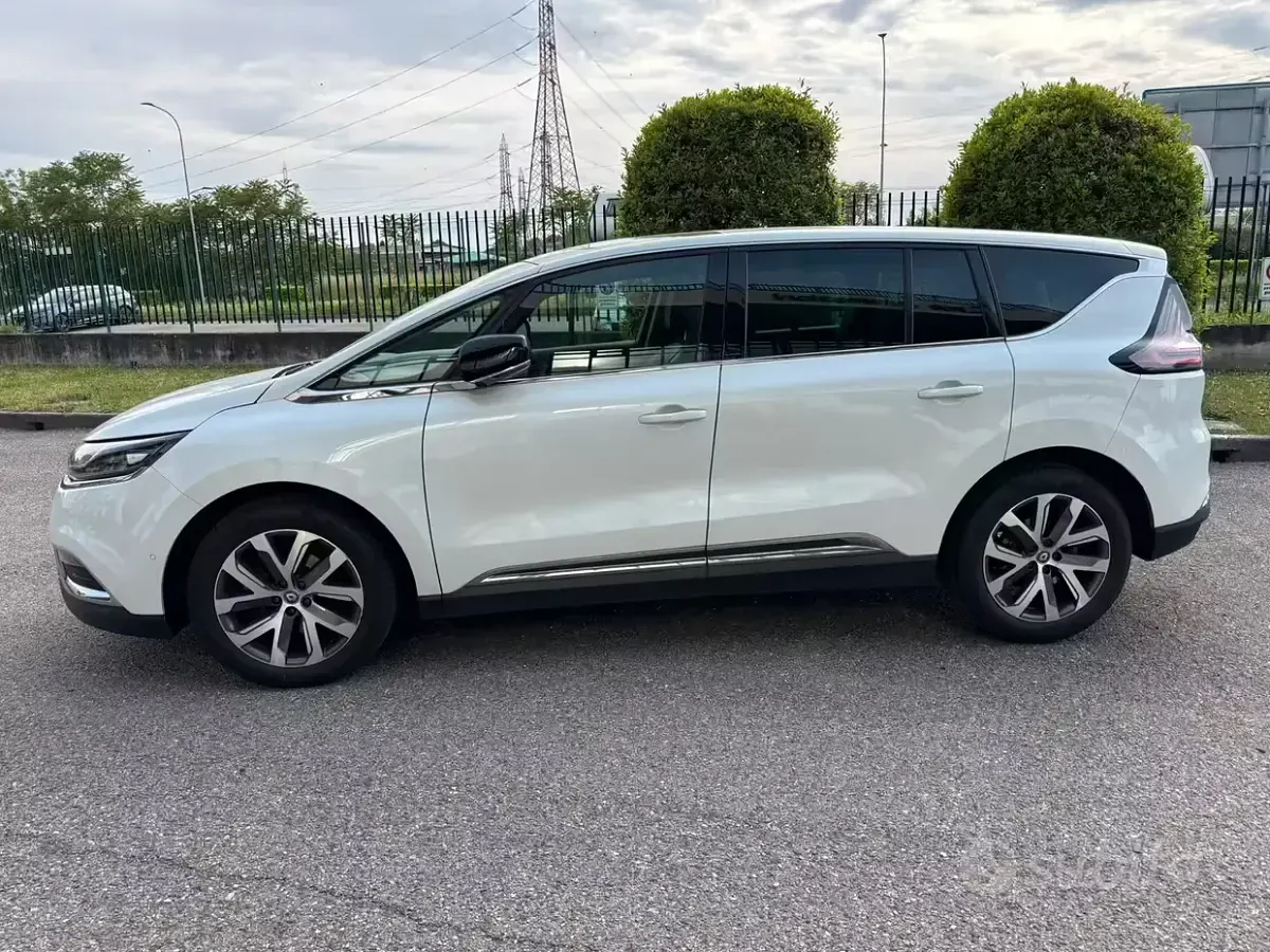 Käytetty Renault Espace Intens 160 HP (117 kW) 2015 Tila-auto