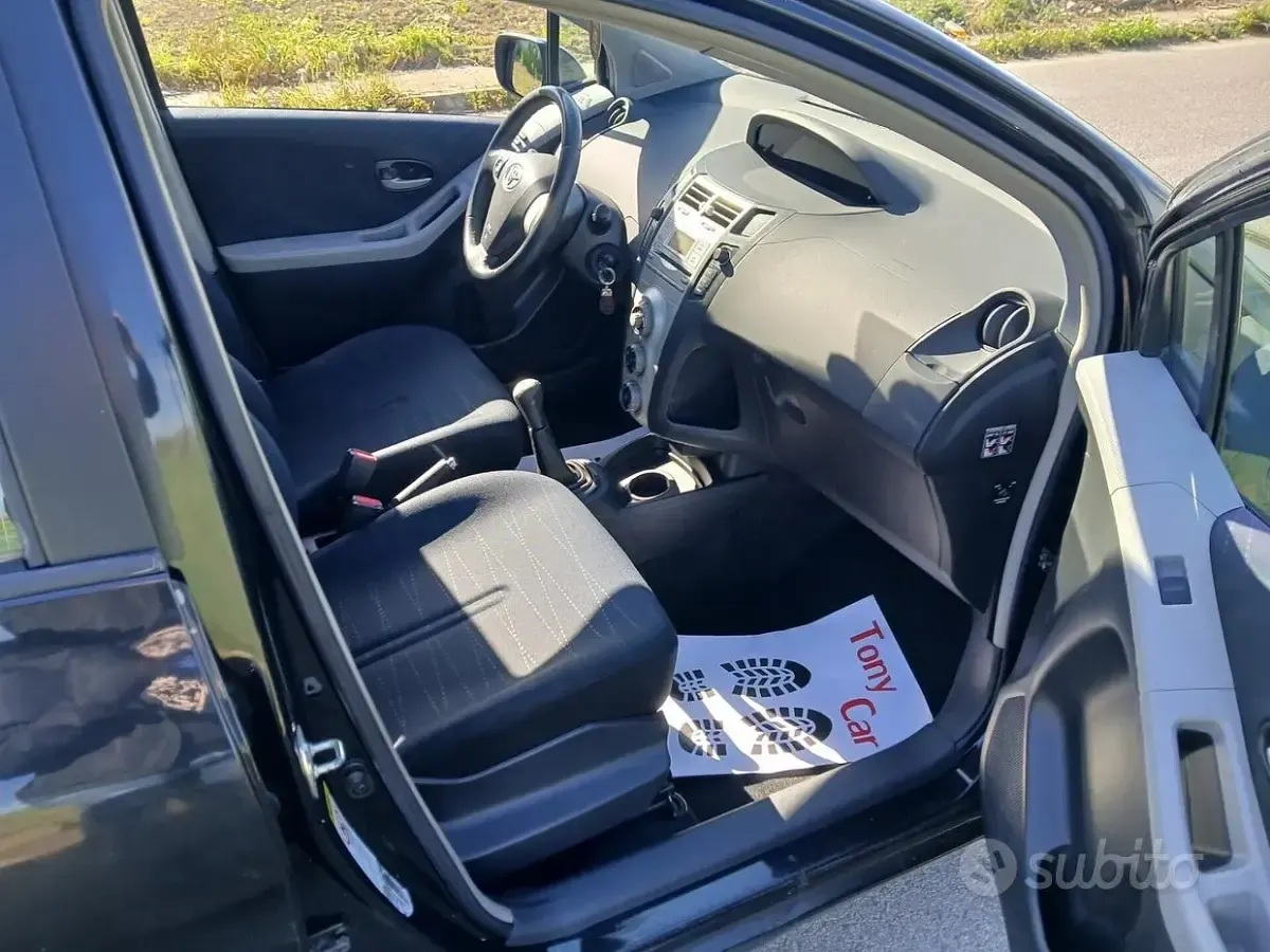 Second-hand Toyota Yaris Sol 87 CP (63 kW) 2007 Negru Hatchback