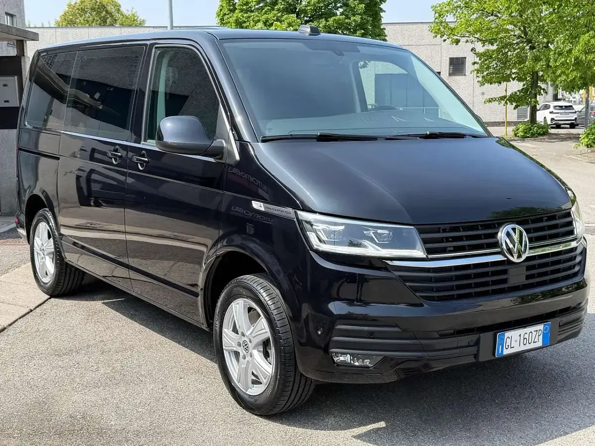 Usata VW Caravelle Business 204 CV (150 kW) 2022 Deep black perlato Furgone