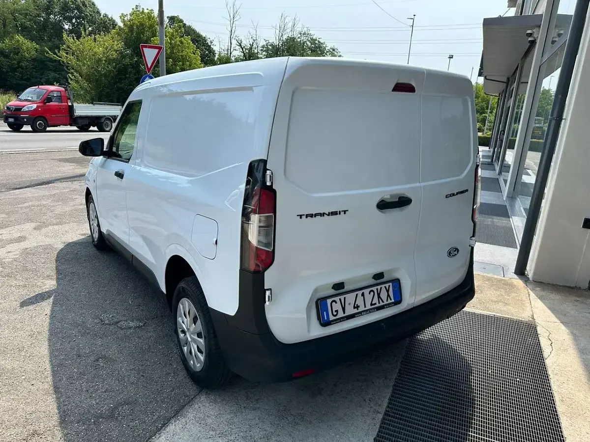 Usata Ford Transit Courier Trend 99 CV (72 kW) 2024 Frozen white Furgone