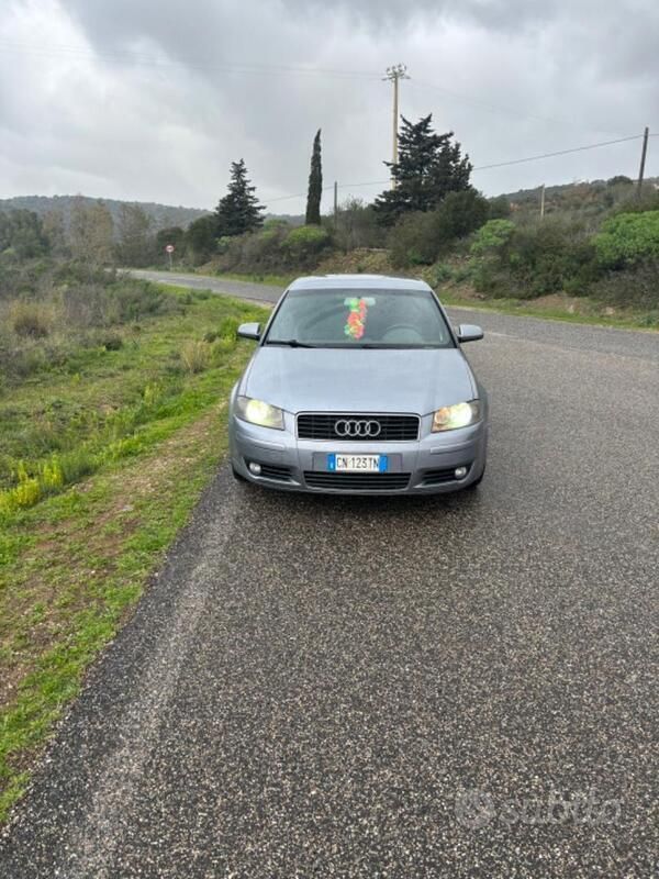 Grigio Usata 2003 Audi A3 Tre volumi | 1800 € (Ottimo prezzo) - Immagine 1/4