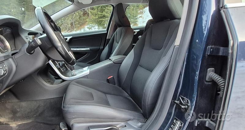 Usata Volvo V60 2011 Blu Station wagon