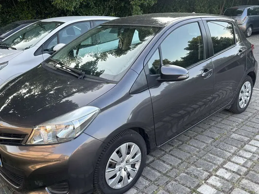 Usata Toyota Yaris Active 90 CV (66 kW) 2013 Utilitaria
