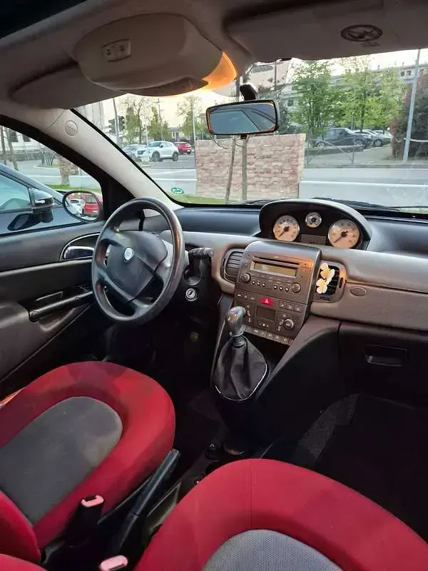 Usata Lancia Ypsilon 60 CV (44 kW) 2005 Utilitaria