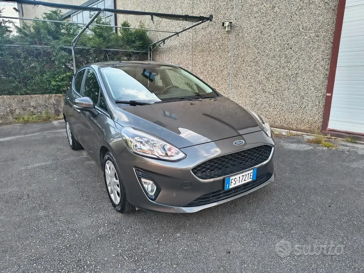 Usata Ford Fiesta 70 CV (51 kW) 2018 Grigio Utilitaria