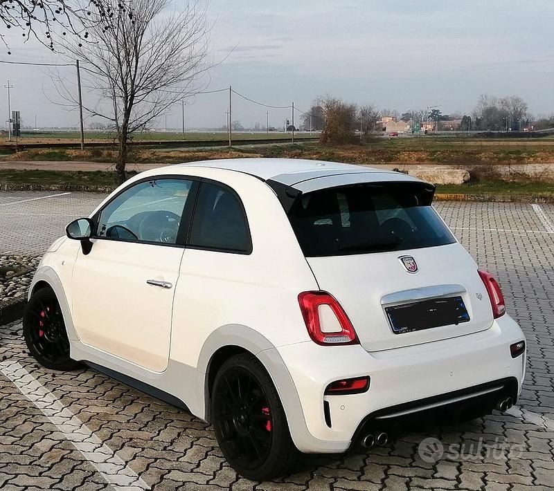 Usata Abarth 695 70th Anniversary 180 CV (132 kW) 2020 Bianco Utilitaria