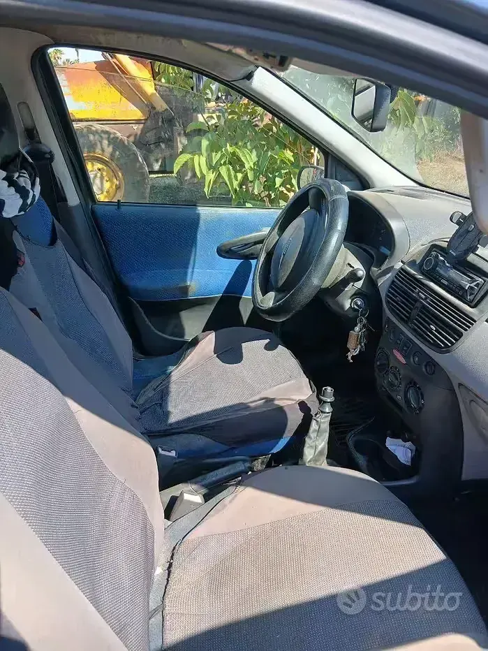 Usata Fiat Punto 80 CV (58 kW) 2001 Nero Utilitaria