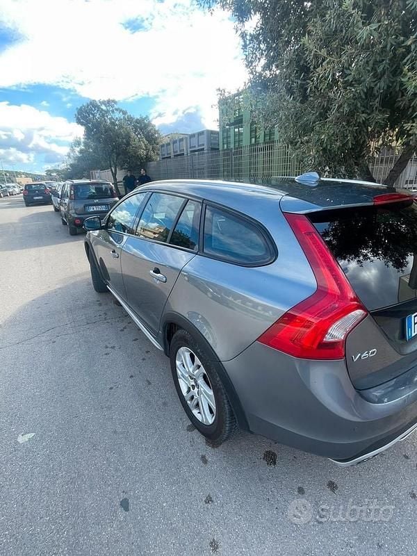 Grigio Usata 2017 Volvo V60 CC Station wagon | 14.000 € - Immagine 1/4