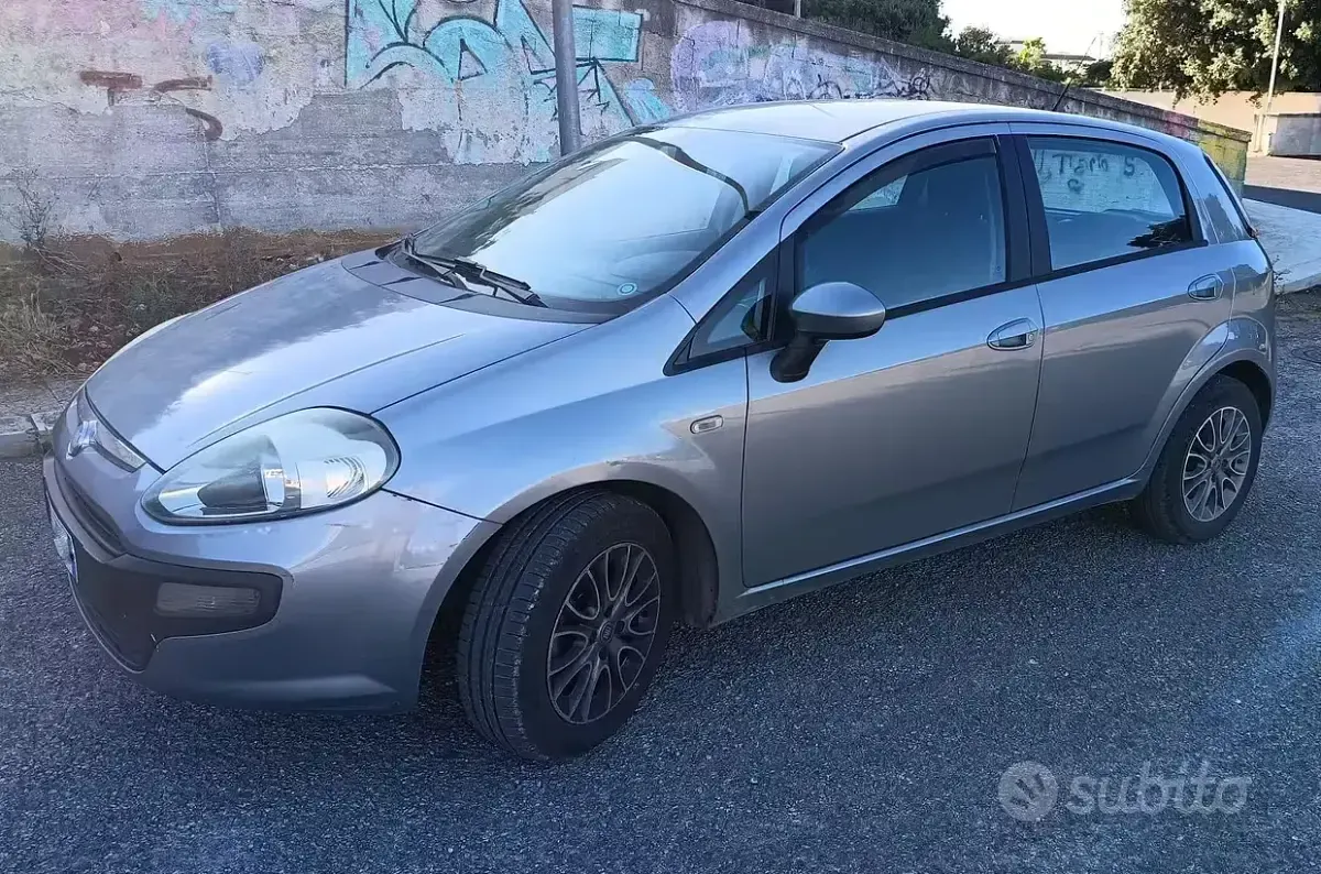 Usata Fiat Punto 69 CV (50 kW) 2011 Grigio Utilitaria