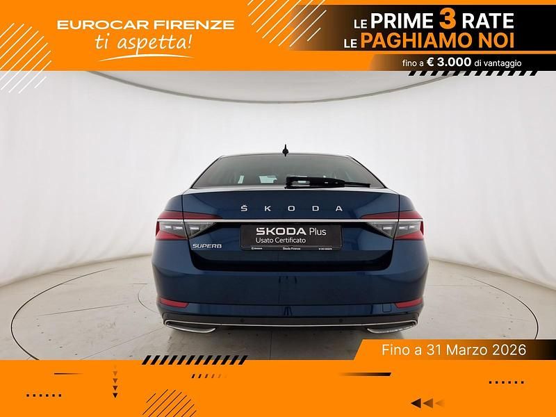 Usata Skoda Superb LAURIN & KLEMENT 200 CV (147 kW) 2022 Blu lava metallizzato Berlina
