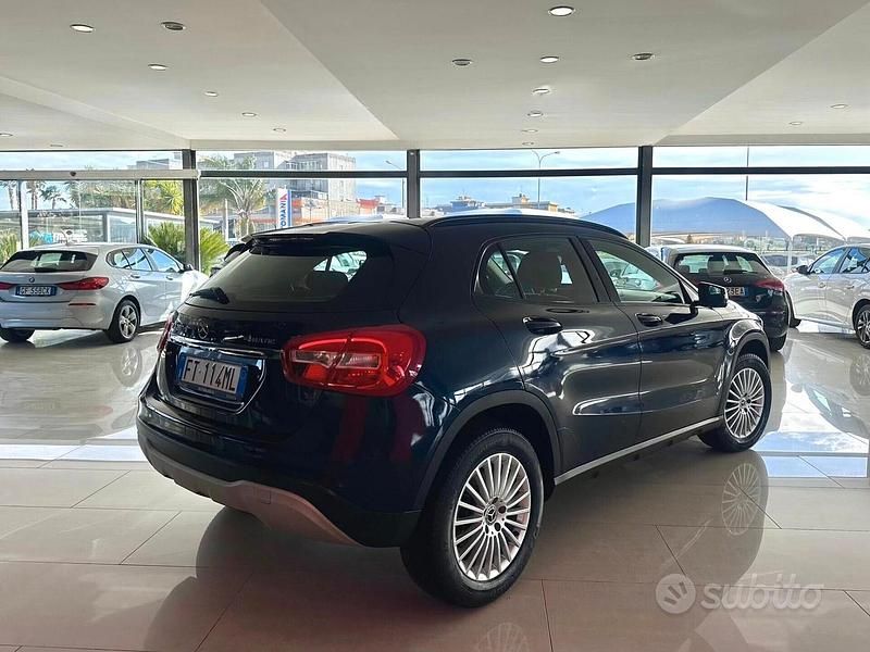 Usata Mercedes GLA200 Executive 135 CV (99 kW) 2018 Blu SUV