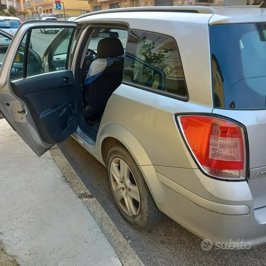 Usata Opel Astra 90 CV (66 kW) 2009 Grigio Station wagon