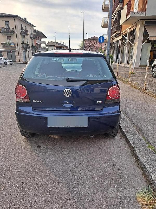 Usata VW Polo Comfortline 80 CV (58 kW) 2004 Blu Utilitaria