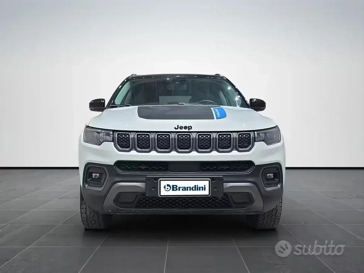 Usata Jeep Compass Trailhawk 179 CV (131 kW) 2023 Bianco / tetto nero SUV