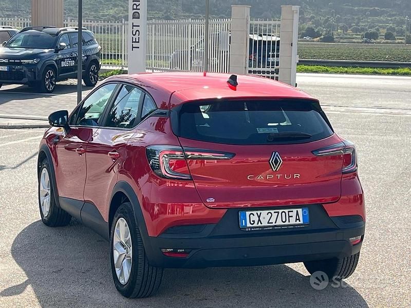 Usata Renault Captur Evolution 101 CV (74 kW) 2024 Rosso SUV